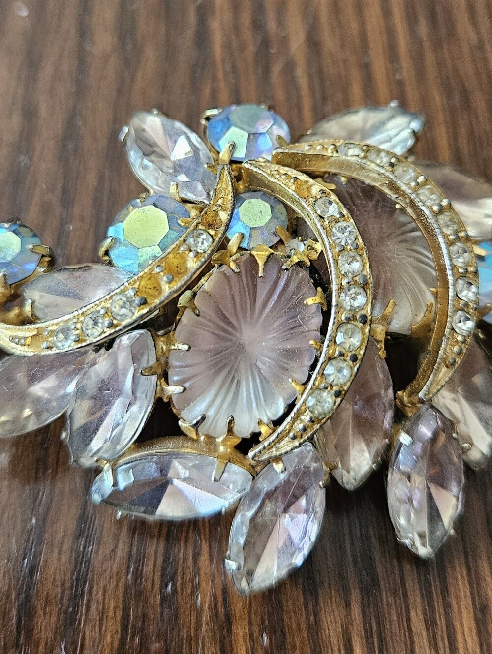 Vgt Juliana D&E DeLizza/Elster Molded Art Glass Aurora Borealis Unsigned